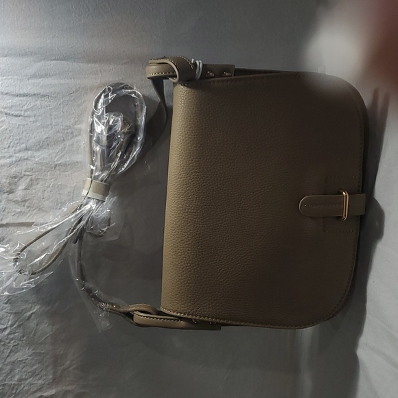 NICO & OLIVE TAN CROSSBODY PURSE - Picture 1 of 5